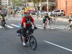 2010-five-boros-bike-tour-funny-hats08-600x450.jpg